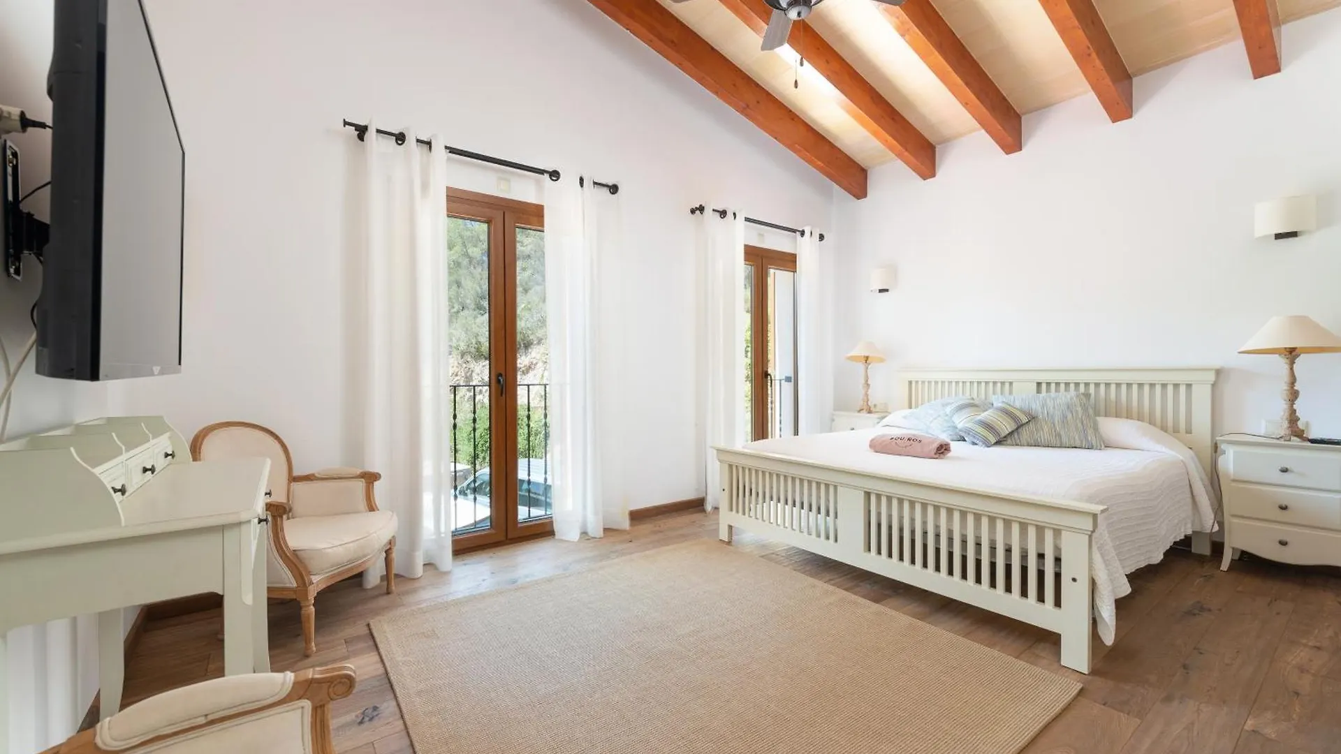 Finca Es Foners En Felanitx Con Piscina Y Jacuzzis En Suite Βίλα
