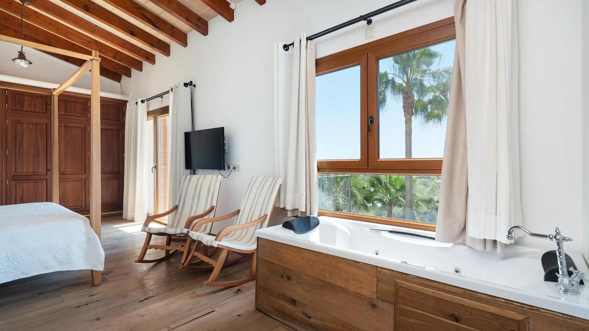Finca Es Foners En Felanitx Con Piscina Y Jacuzzis En Suite Βίλα